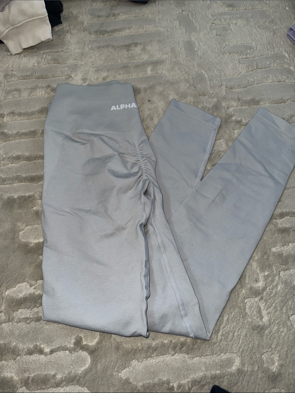 ALPHALETE Light Gray Scrunch Seam Leggings